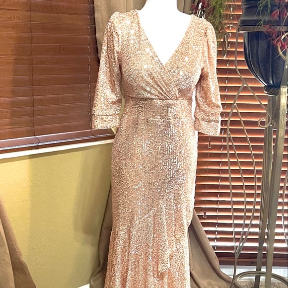 MISS Dresses & Skirts - Sequence dress.